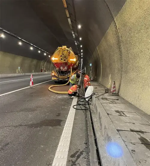 晋源隧道排水渠清淤